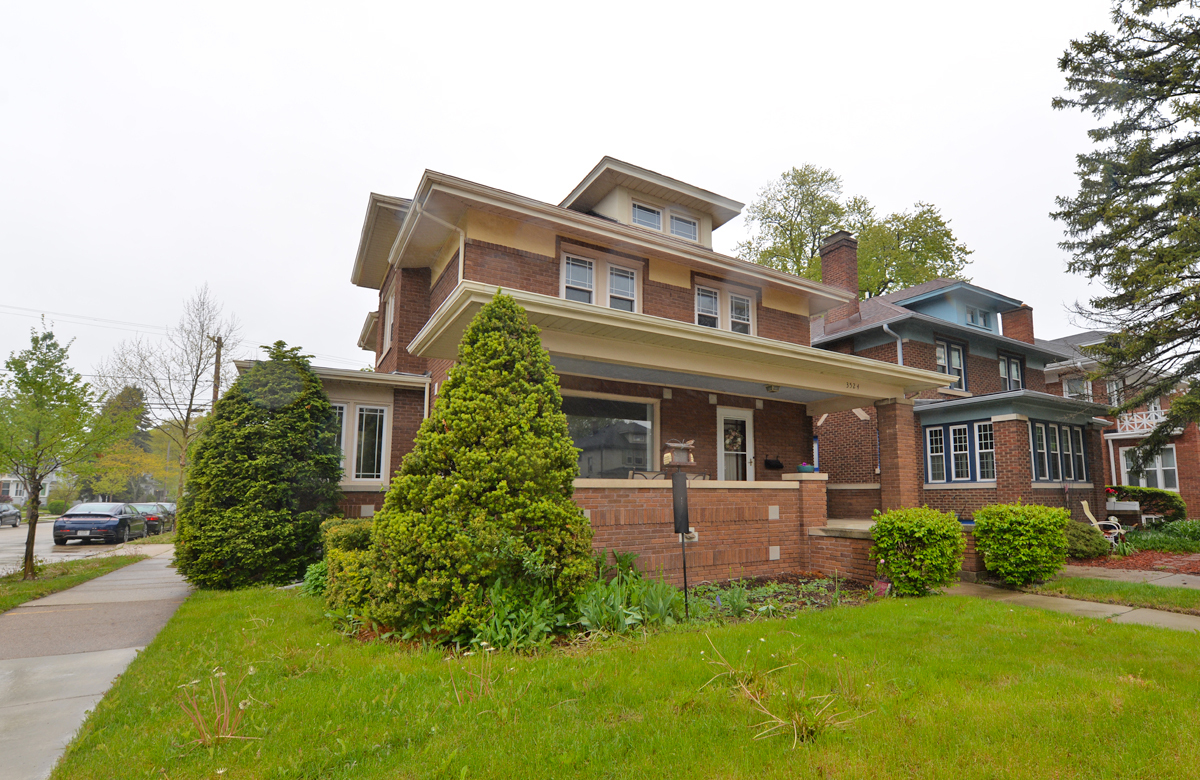 3524 Washington Avenue Racine, WI 53405 - Photo 1 of 1 Front View