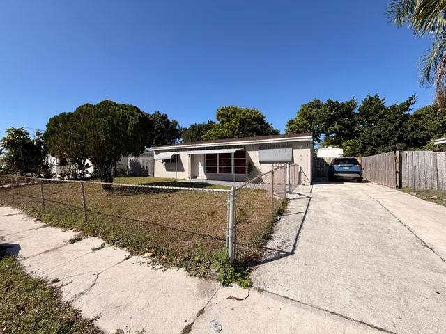 $480,000 | 431 Pensacola Drive, Lake Worth, FL 33462