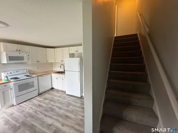 $194,500 | 239 Old Farms Road, Unit 5C, Avon, CT 06001