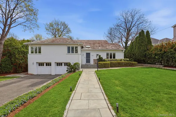 $1,295,000 | 14 Echo Bay Place, New Rochelle, NY 10805