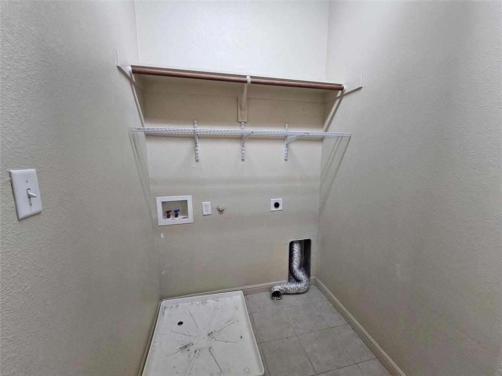 8627 Calvin Road Irving, TX 75063 - Photo 23 of 33 an empty room with a bench and cabinets