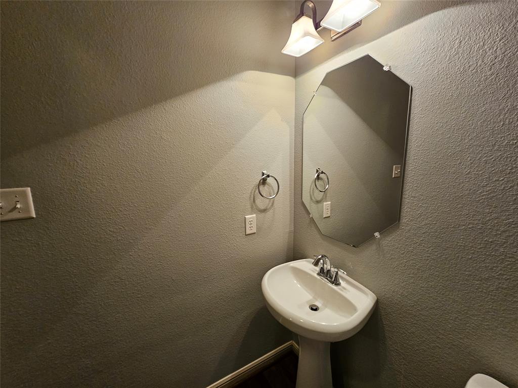 8627 Calvin Road Irving, TX 75063 - Photo 8 of 33 a bathroom with a sink and a mirror