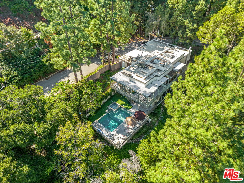 13360 Chalon Road Los Angeles, CA 90049 - Photo 61 of 69