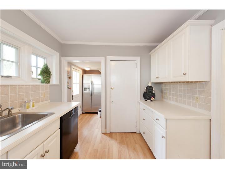 443 Conestoga Road Wayne, PA 19087 - Photo 7 of 20 Kitchen