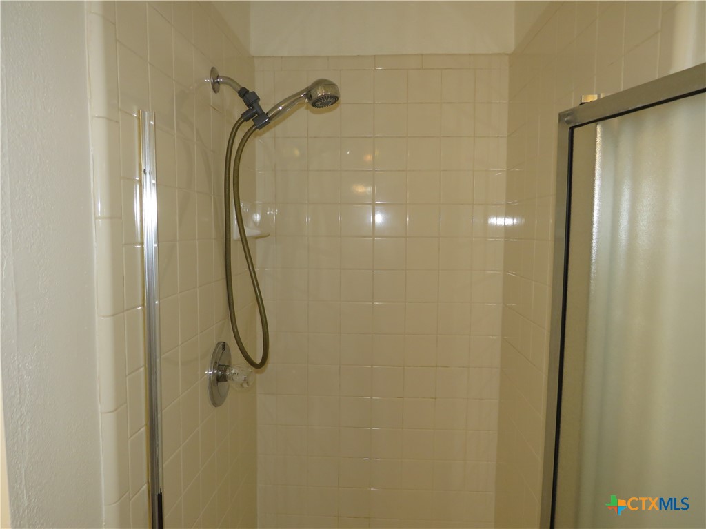 5009 James Loop Killeen, TX 76542 - Photo 11 of 24 a bathroom with a glass shower door