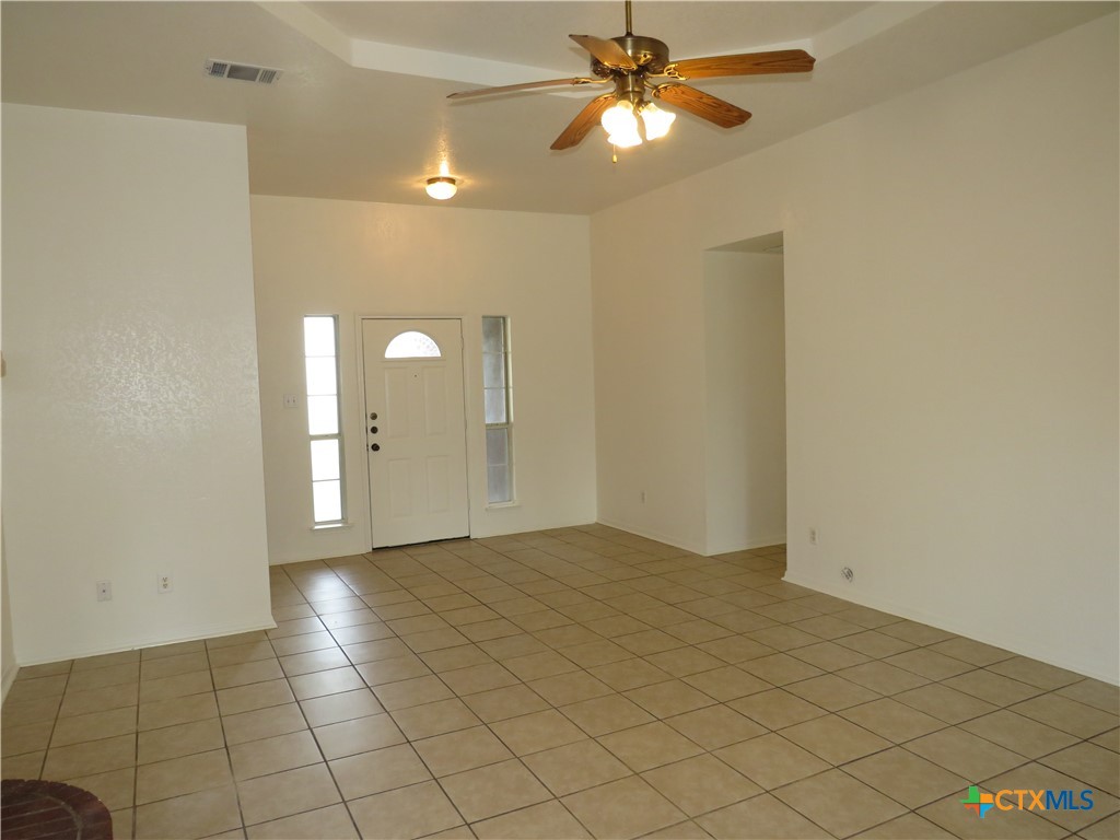 5009 James Loop Killeen, TX 76542 - Photo 3 of 24 a view of a livingroom with a bathroom