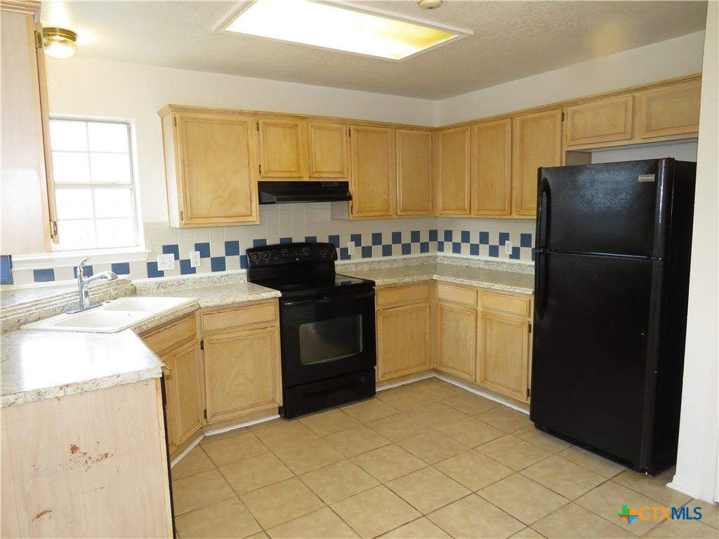 5009 James Loop Killeen, TX 76542 - Photo 4 of 24 a kitchen with a sink stove and refrigerator