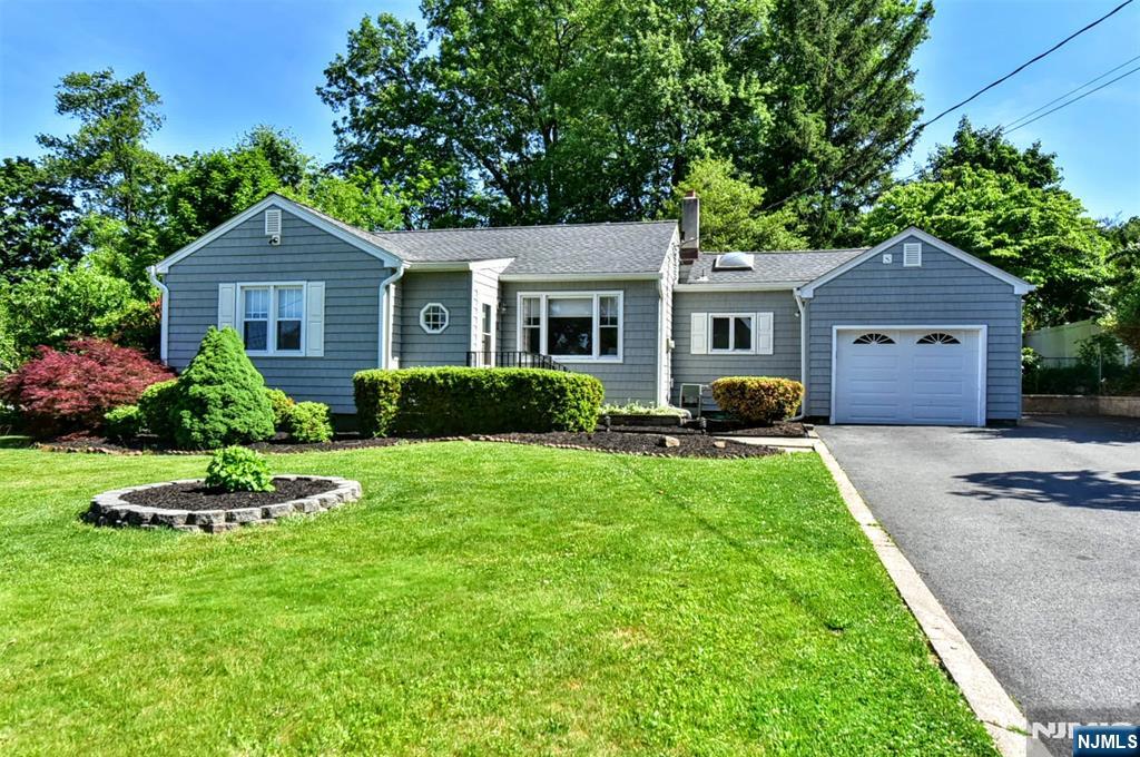 11 Mountain Ridge Drive Wayne, NJ 07470 - Photo 2 of 30