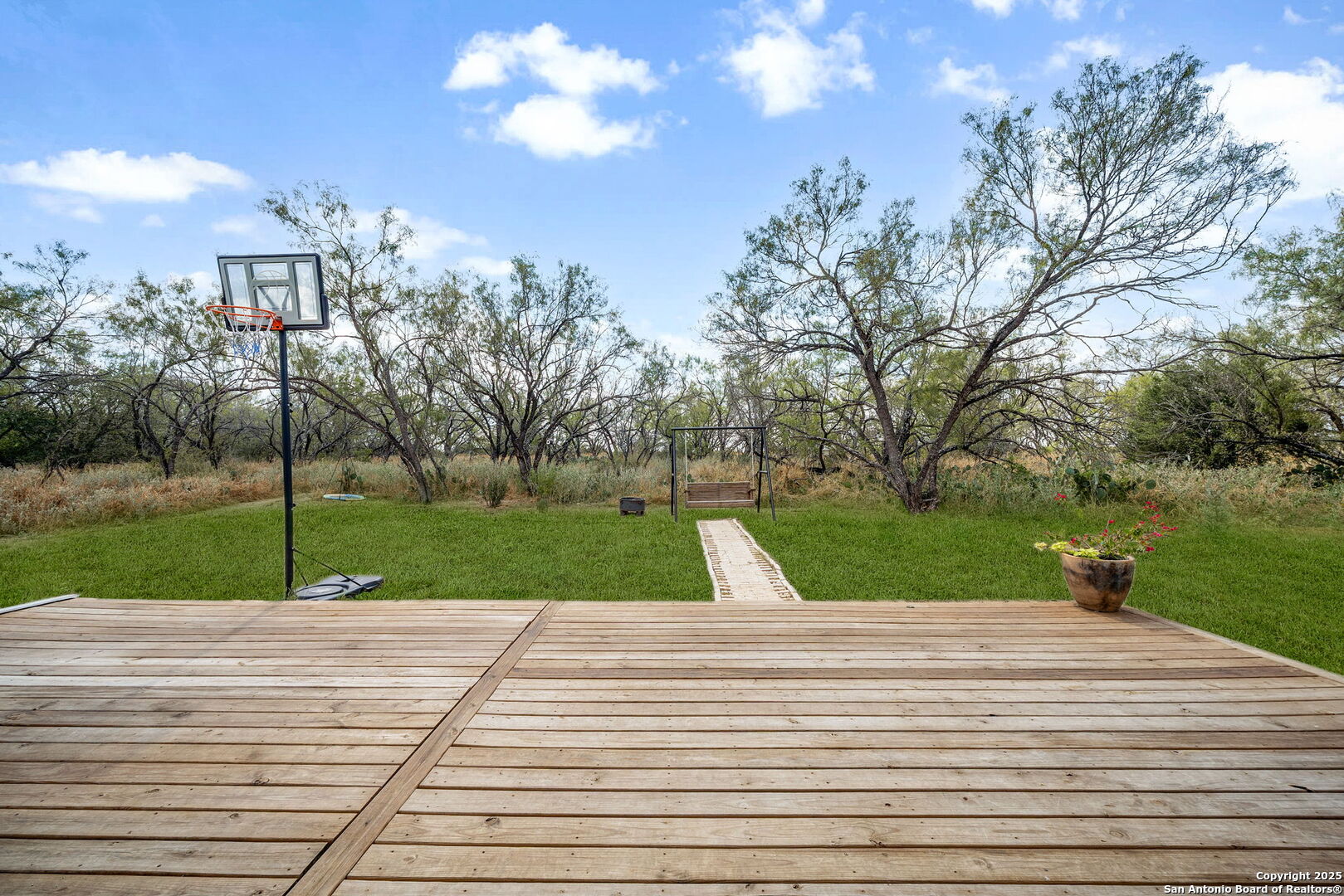 558 County Road 7713 Devine, TX 78016 - Photo 25 of 33