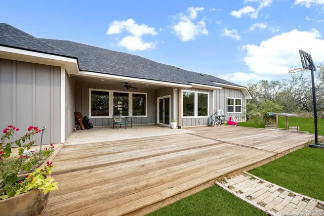 a view of a house with entertaining space