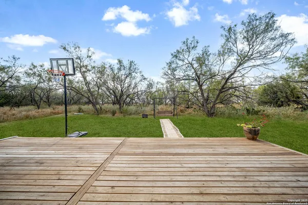 $649,900 | 558 County Road 7713, Devine, TX 78016