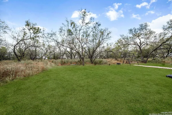 $599,900 | 558 County Road 7713, Devine, TX 78016