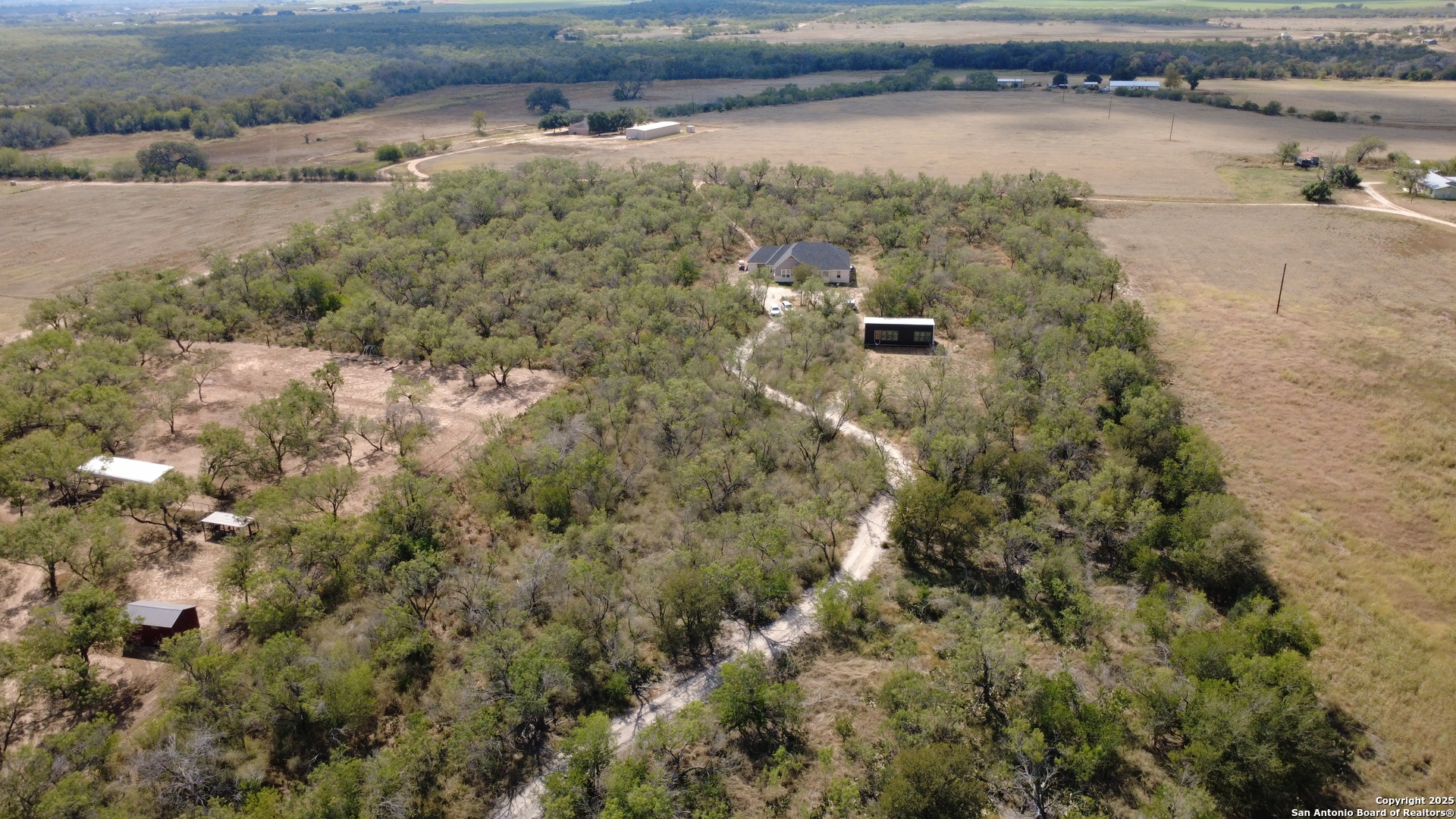 558 County Road 7713 Devine, TX 78016 - Photo 31 of 33 an aerial view of a houses with outdoor space and lake view