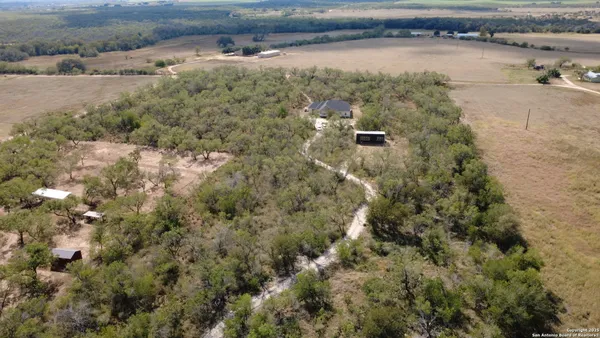 $649,900 | 558 County Road 7713, Devine, TX 78016
