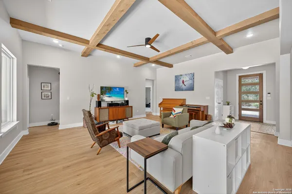 $599,900 | 558 County Road 7713, Devine, TX 78016