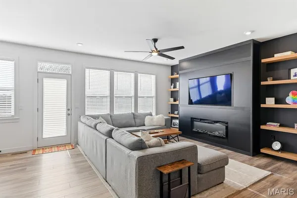 $799,900 | 16503 Honey Locust Drive, Chesterfield, MO 63005