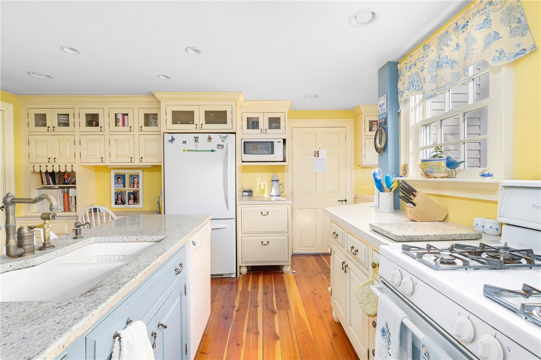 141 Post Road Warwick, RI 02888 - Photo 19 of 50