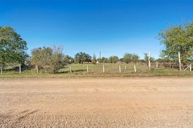 $120,000 | 230 County Road 422, Bartlett, TX 76511