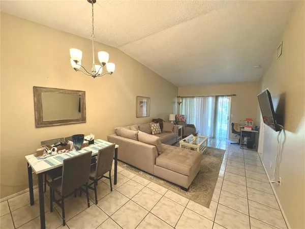 $1,950 | 7249 Parkside Villas Drive North, St. Petersburg, FL 33709