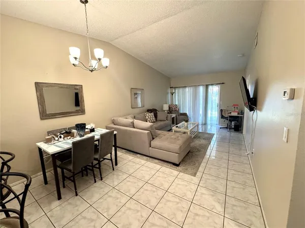 $1,950 | 7249 Parkside Villas Drive North, St. Petersburg, FL 33709
