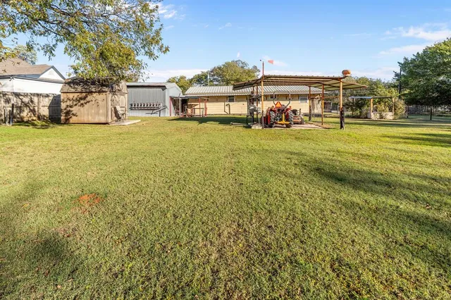 a view of a yard with a house in the background
