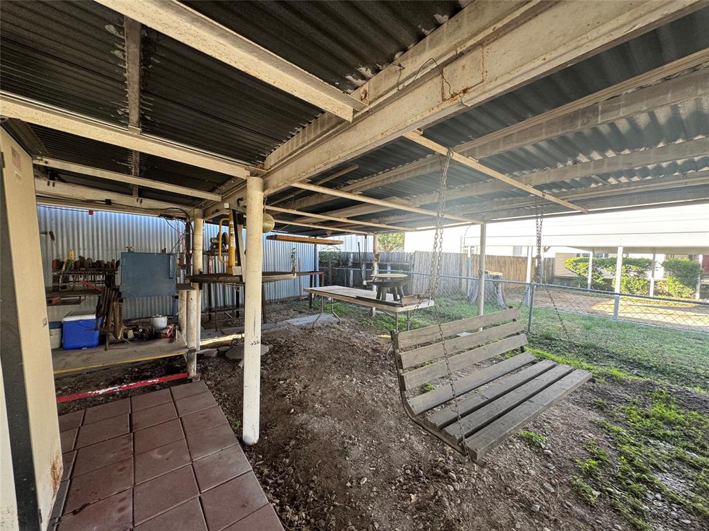 205 College Street Chico, TX 76431 - Photo 27 of 40 View of patio / terrace