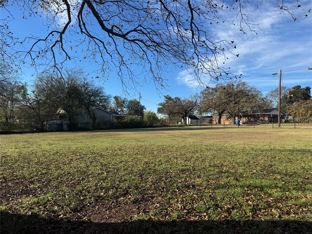 205 College Street Chico, TX 76431 - Photo 33 of 40 View of yard