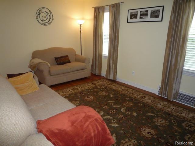 Living Rm3.jpg