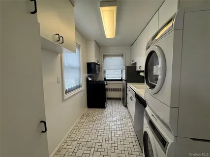 $369,000 | 242-05 61st Avenue, Unit F13 LOWER | Douglaston