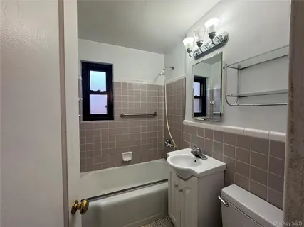 $369,000 | 242-05 61st Avenue, Unit F13 LOWER | Douglaston