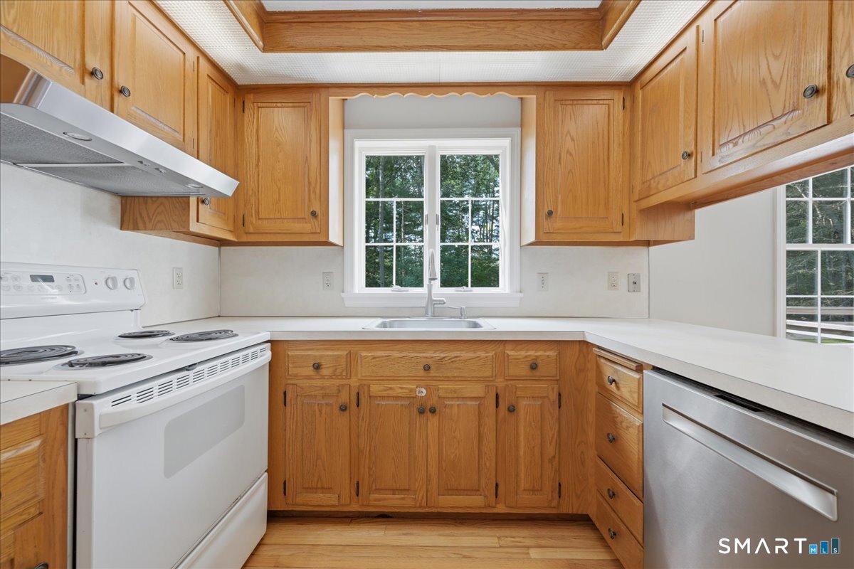 3 Docs Hill Rd. Westbrook, CT 06498 - Photo 8 of 37 Ample storage in the kitchen