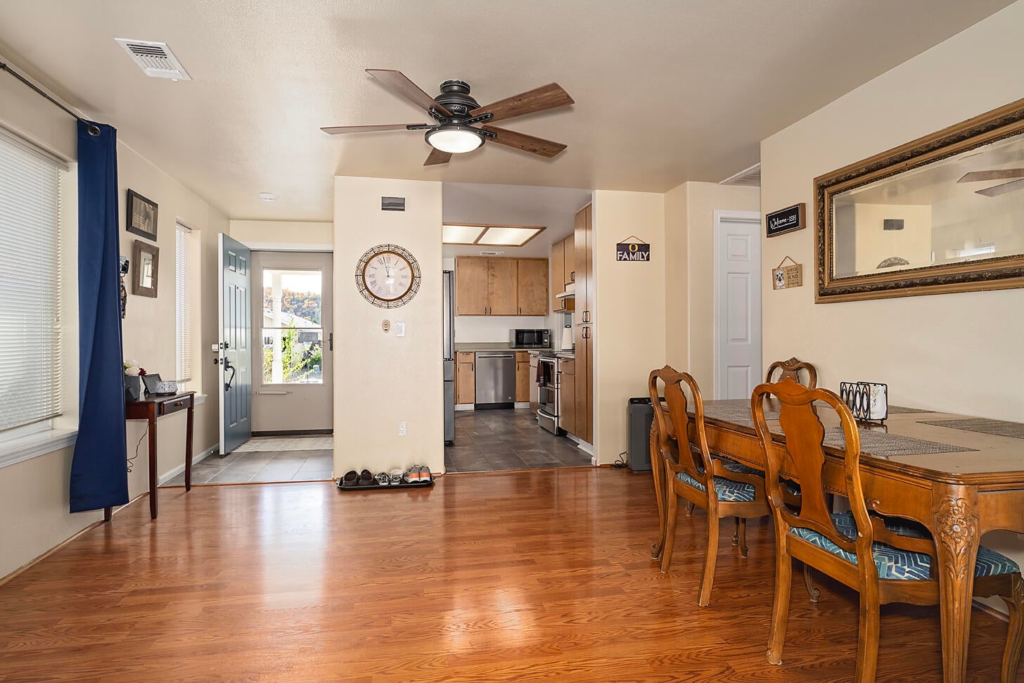 455 Montclair Way Eagle Point, OR 97524 - Photo 5 of 17 Montclair003 copy