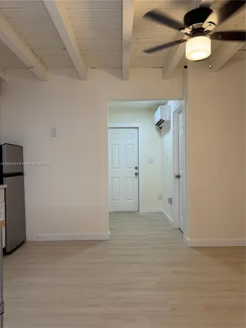 a view of empty room with ceiling fan