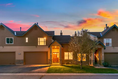 $779,900 | 10036 Nicolas Drive, Unit B, Truckee, CA 96161