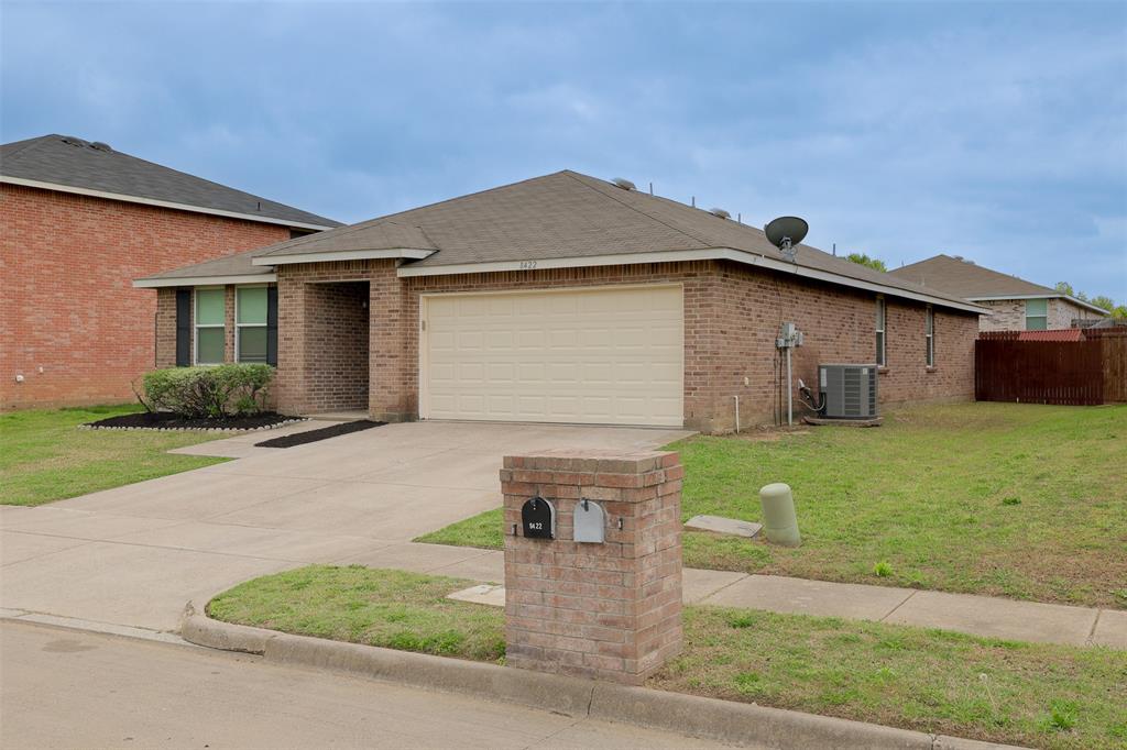 8422 Seven Hills Road Arlington, TX 76002 - Photo 2 of 28