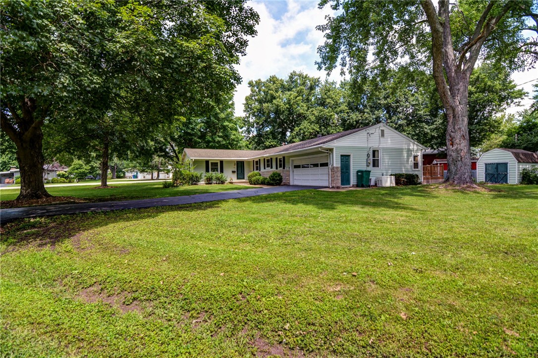 630 Montgomery Lane Decatur, IL 62526 - Photo 5 of 33