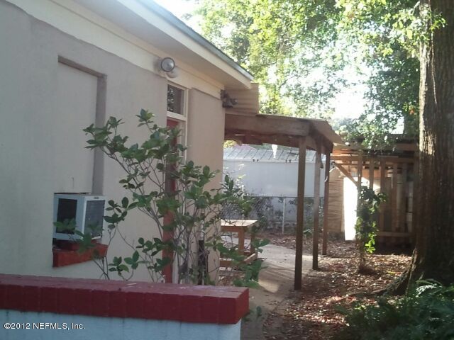 6038 Stetson Road Jacksonville, FL 32217 - Photo 54 of 55 a front view of a house with garden