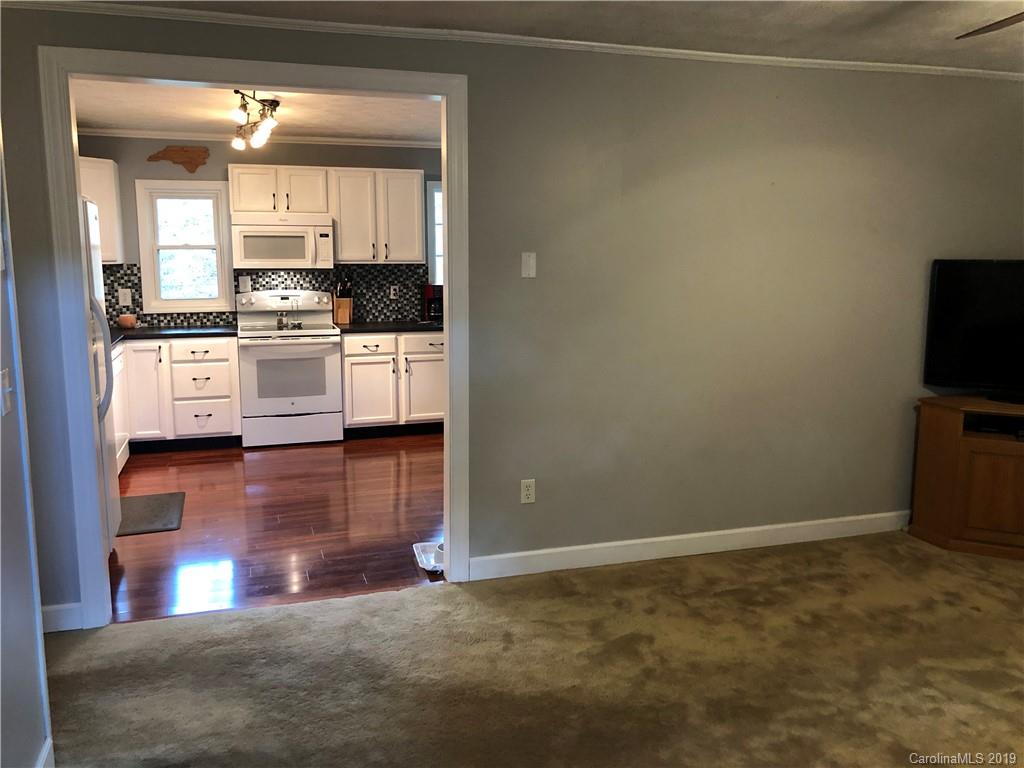47 Mockingbird Lane Clyde, NC 28721 - Photo 9 of 36