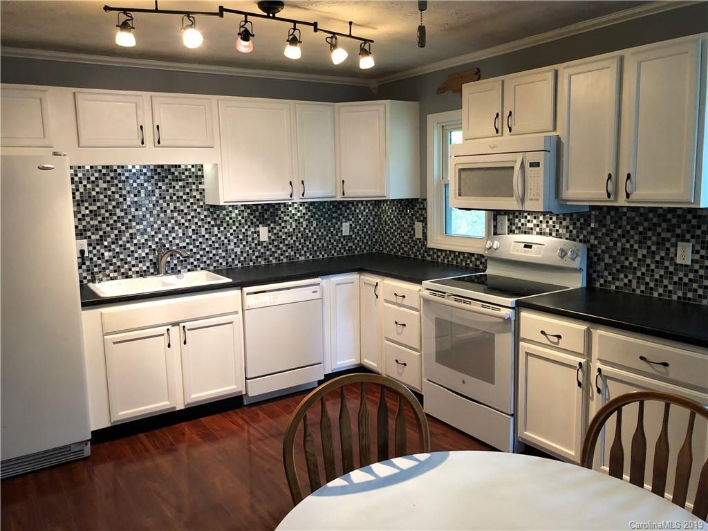 47 Mockingbird Lane Clyde, NC 28721 - Photo 10 of 36