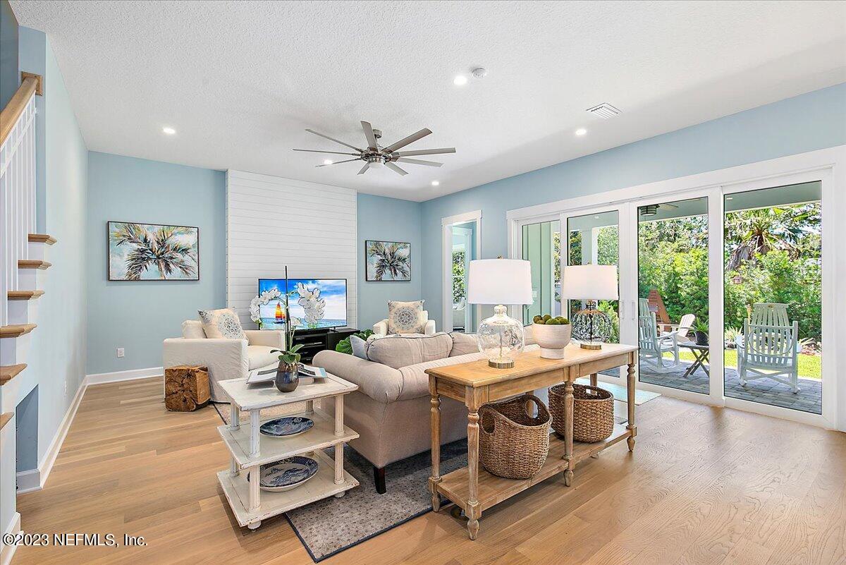 30 Solana Road Ponte Vedra Beach, FL 32082 - Photo 10 of 45 19-Living Room