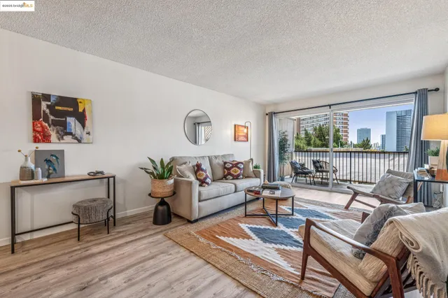 $399,000 | 85 Vernon Street, Unit 305, Oakland, CA 94610