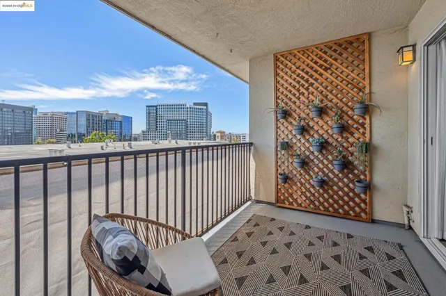 $399,000 | 85 Vernon Street, Unit 305, Oakland, CA 94610