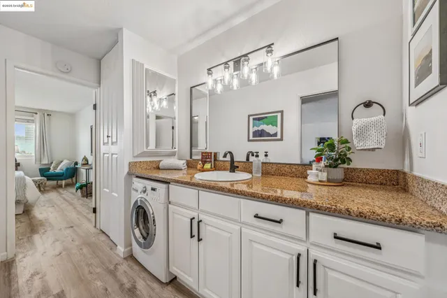 $399,000 | 85 Vernon Street, Unit 305, Oakland, CA 94610