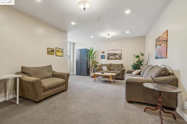 $399,000 | 85 Vernon Street, Unit 305, Oakland, CA 94610