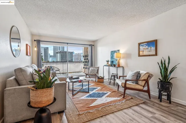 $399,000 | 85 Vernon Street, Unit 305, Oakland, CA 94610