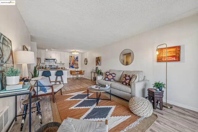 $399,000 | 85 Vernon Street, Unit 305, Oakland, CA 94610