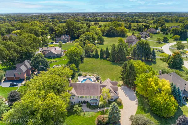 $1,049,000 | 15 Mulberry Drive, Hawthorn Woods, IL 60047