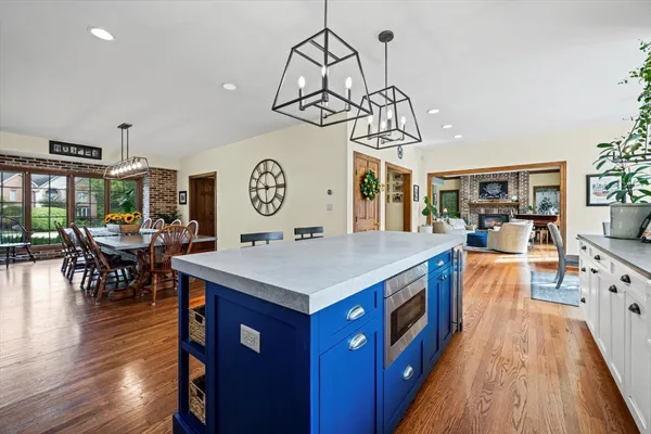 $1,049,000 | 15 Mulberry Drive, Hawthorn Woods, IL 60047