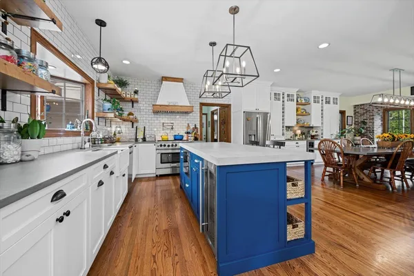 $1,049,000 | 15 Mulberry Drive, Hawthorn Woods, IL 60047