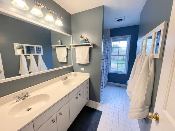 $1,049,000 | 15 Mulberry Drive, Hawthorn Woods, IL 60047